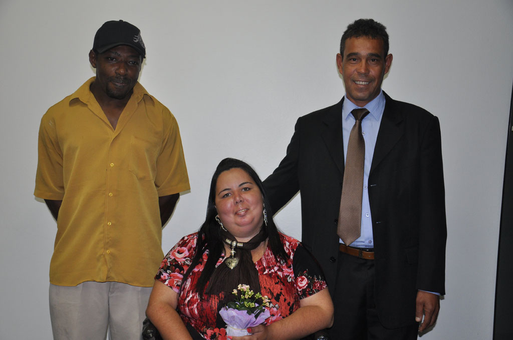 Manos faz homenagem à Leide Rose