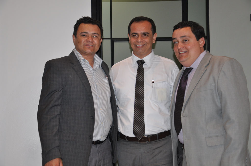 Vereador de Itaquá faz visita de cortesia à Câmara