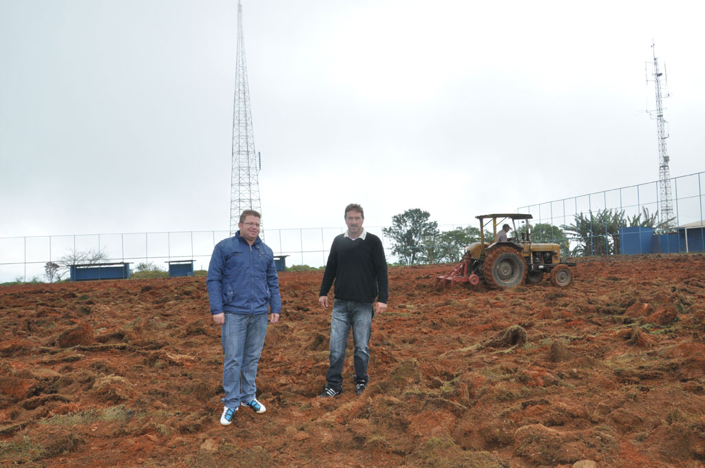 Começa reforma no campo da Torre