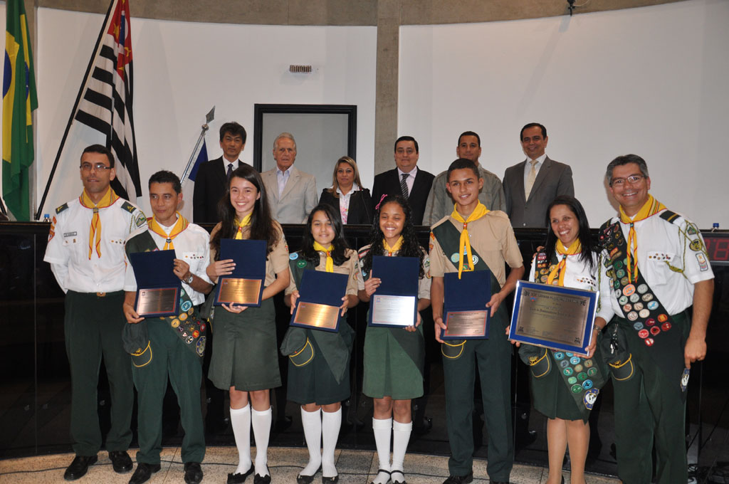 Solenidade é marcada por homenagem aos Desbravadores