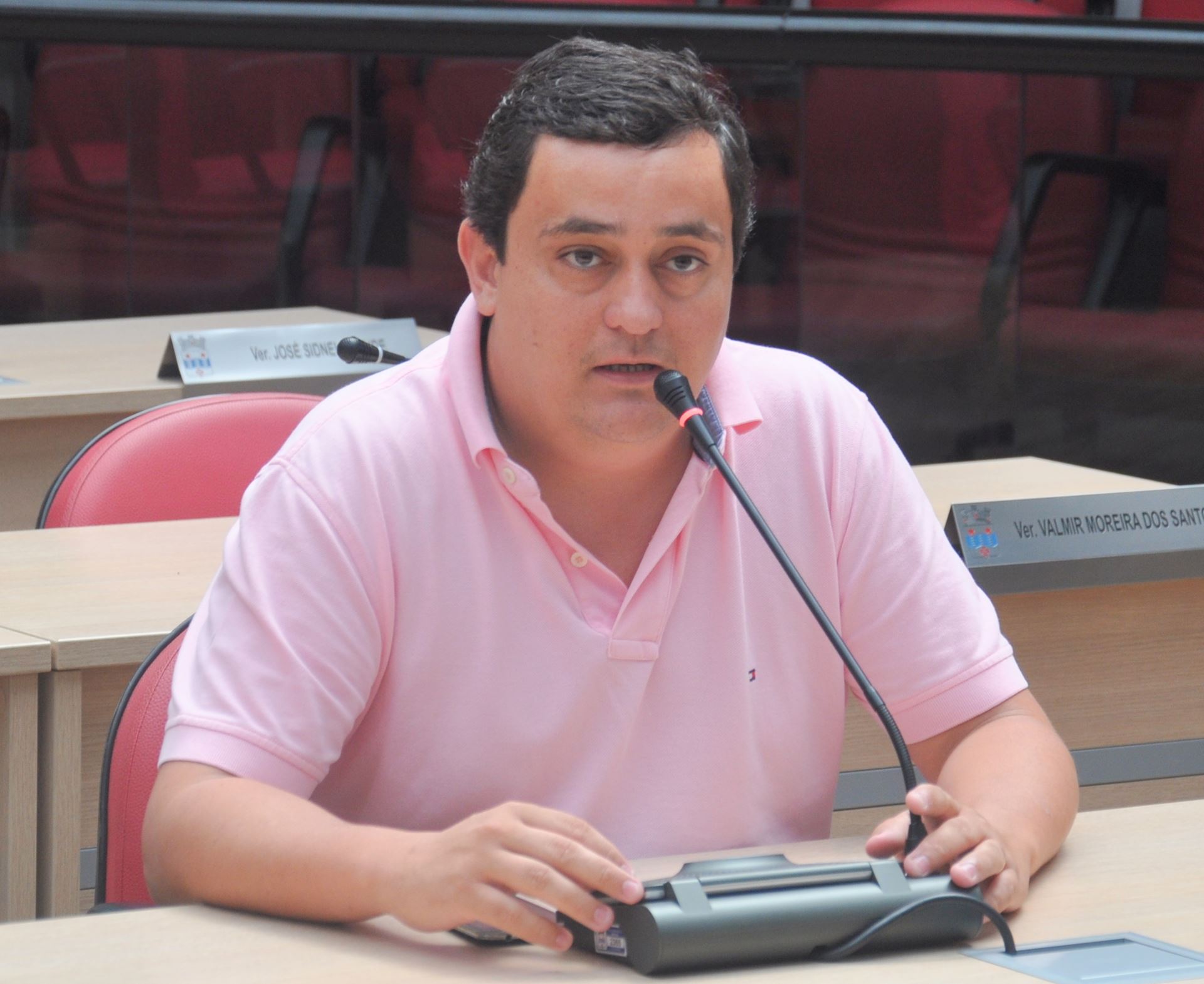 Abelzinho questiona Prefeitura sobre imóvel da Apae