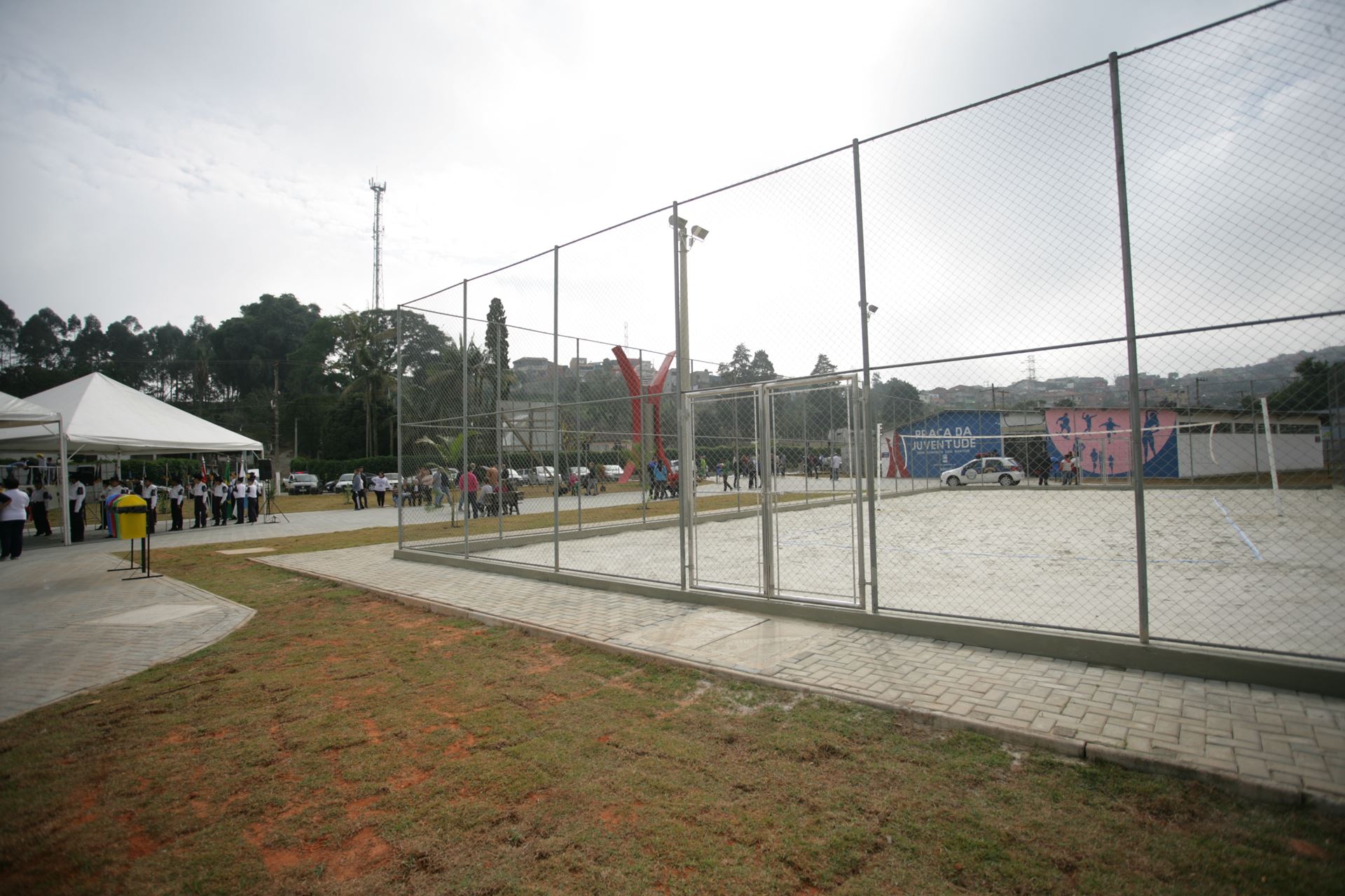 Praça da Juventude é inaugurada com nome de Dênis Cordeiro dos Santos