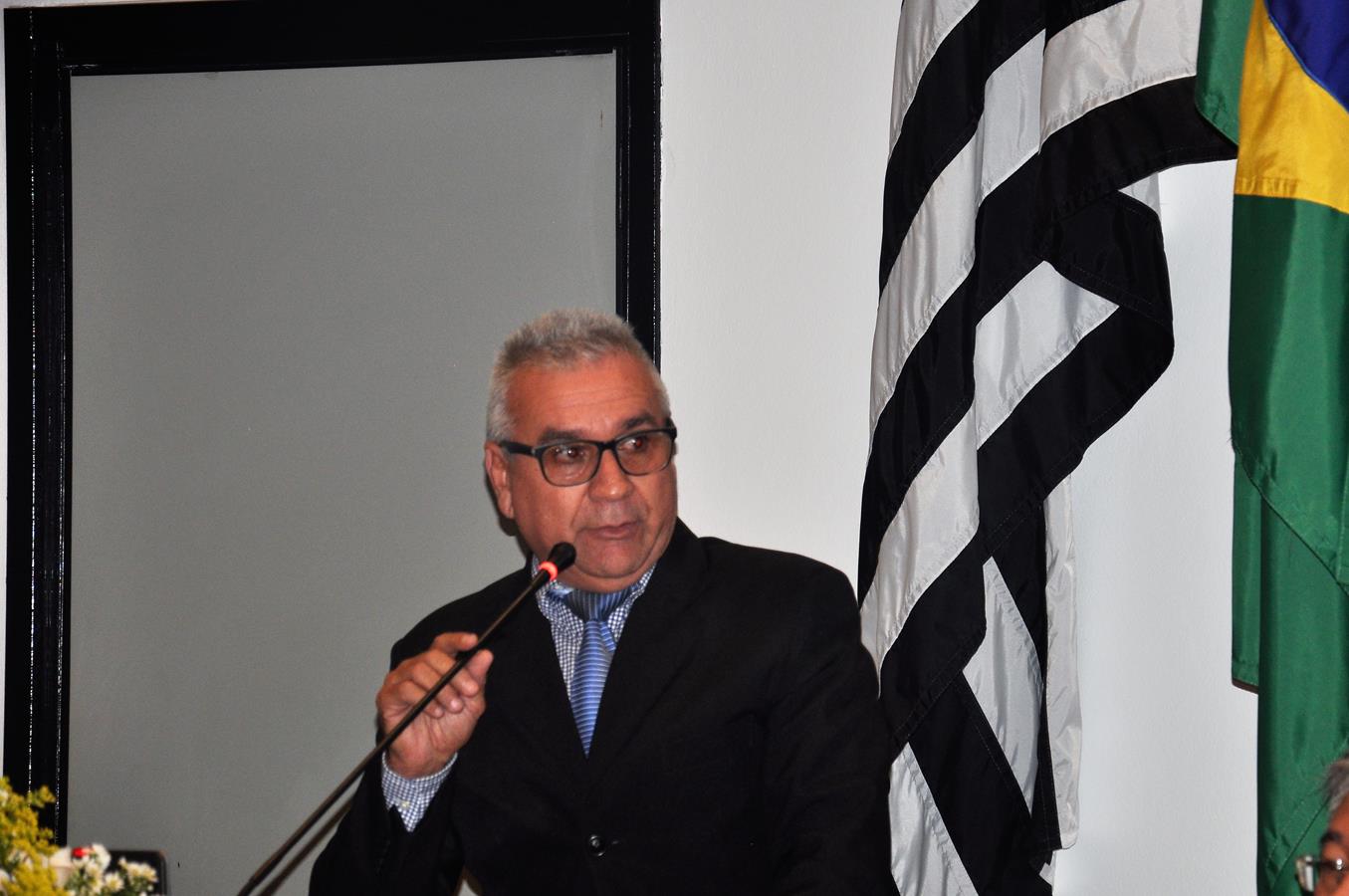 Secretaria de Serviços vai providenciar cobertura de ponto de ônibus na rua Prefeito Júlio Barbosa