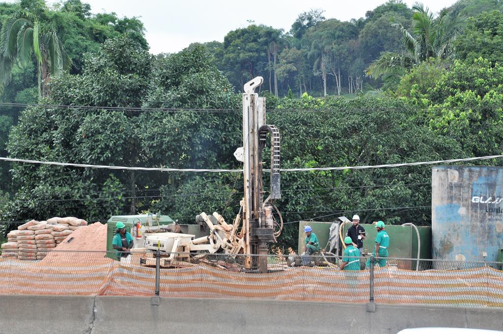 Obras da passarela do Centro Industrial estão em andamento