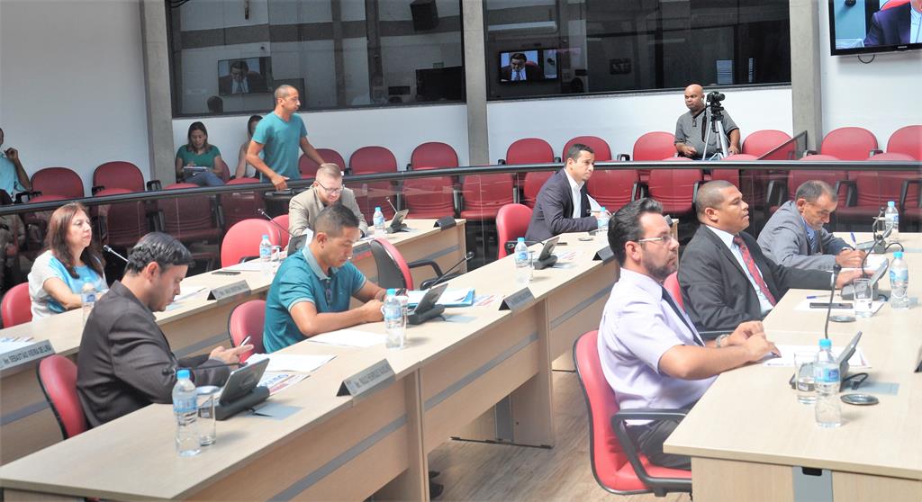 Câmara adia votação de denúncia apresentada por Caroba contra prefeito