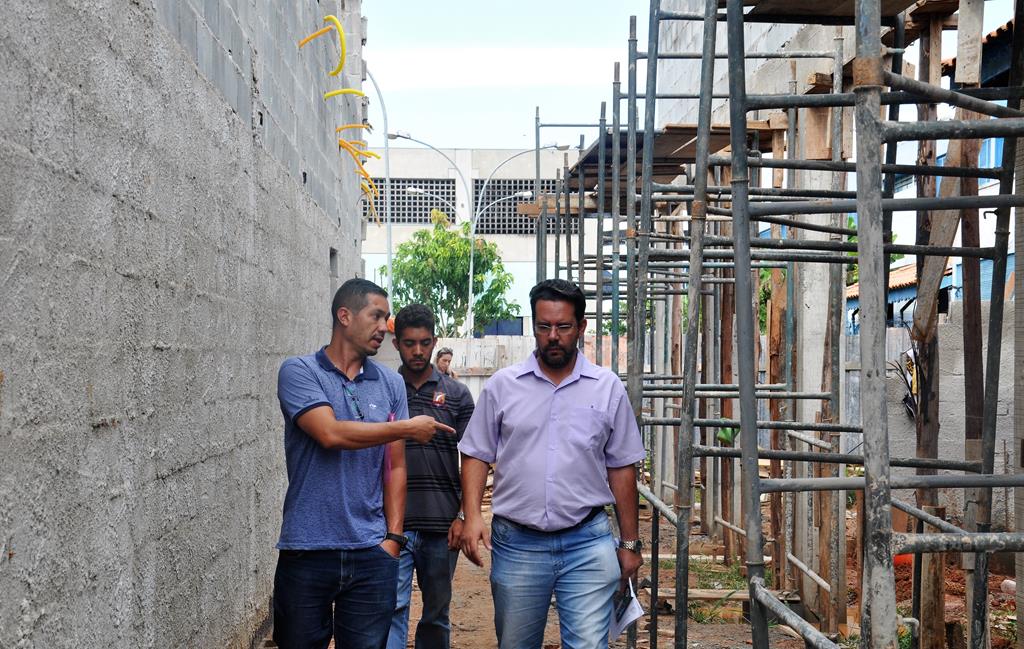 Comissão de Educação vistoria obra em creche do Barreto