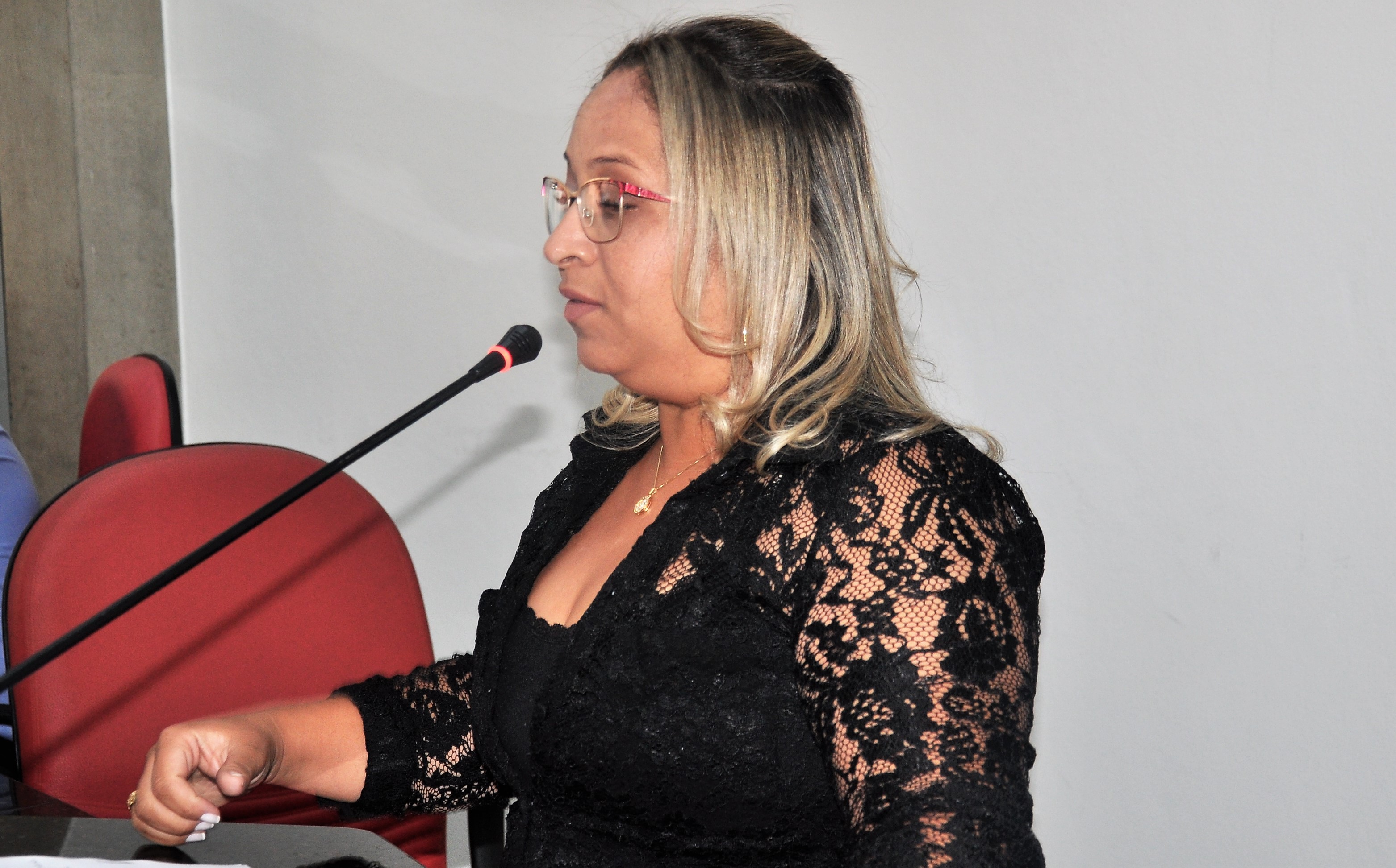 Profª Cris do Barreto propõe instalação de sistemas eletrônicos de monitoramento em escolas