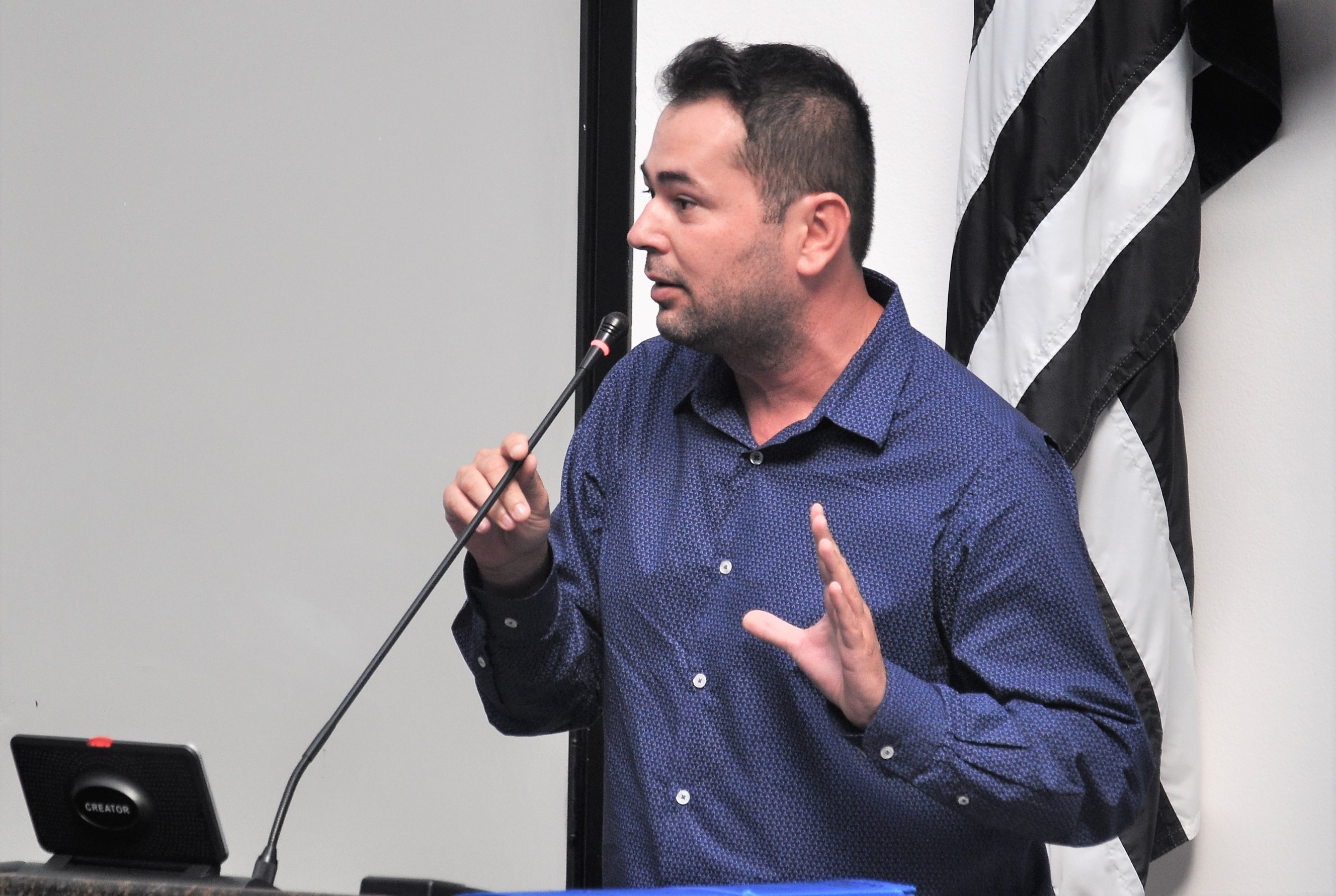 Dr. Marcelo Oliveira solicita recuperação asfáltica da avenida Costa e Costa