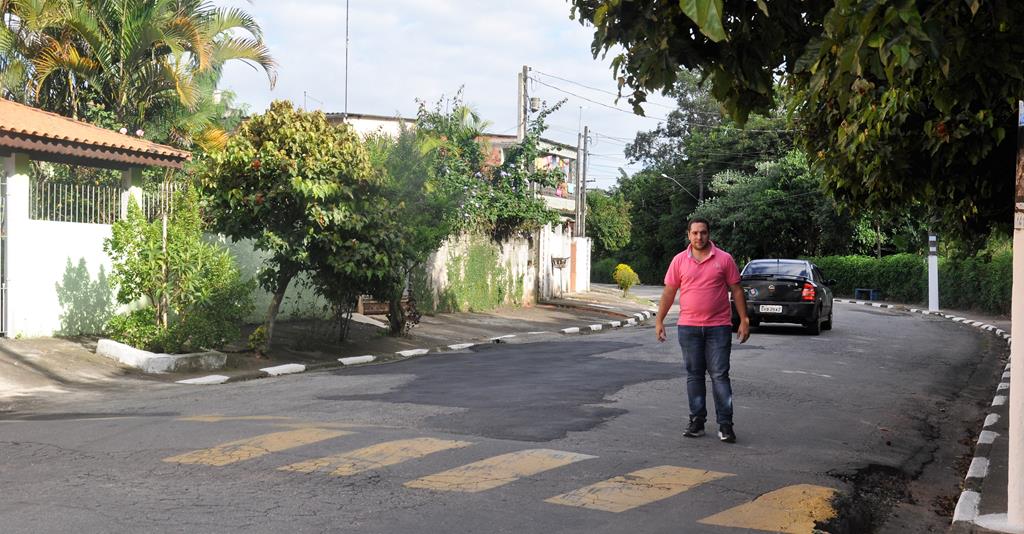 Laranjeira confere serviços de recapeamento na região do Emília