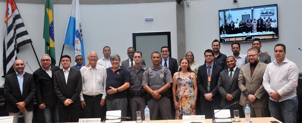Legislativo presta homenagem à Instituição Jovens da Verdade