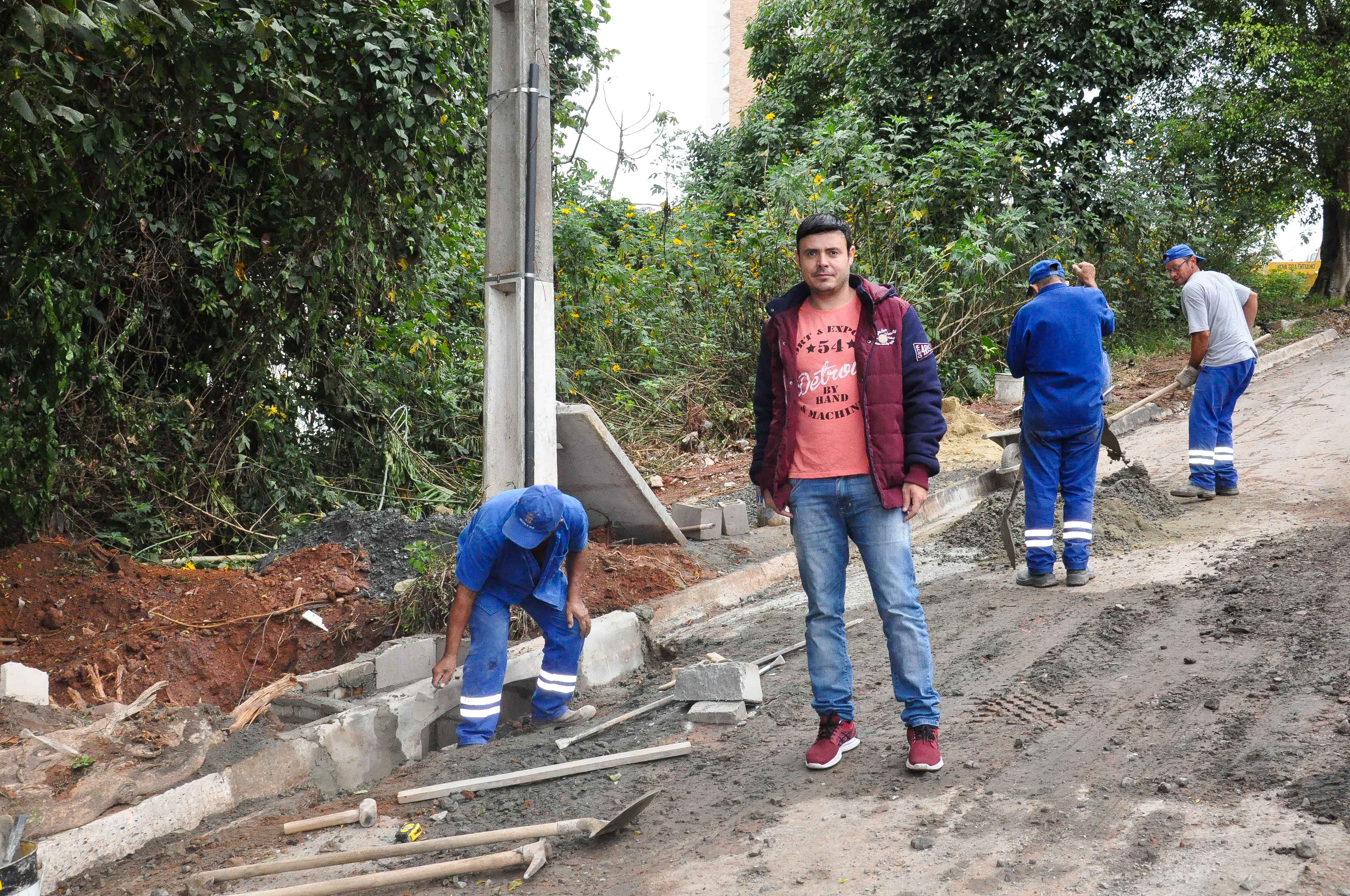 Prefeitura executa melhorias na Estrada do Limoeiro