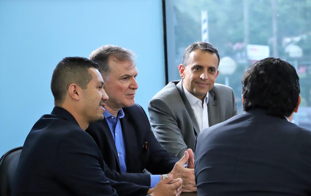 Deputado recém-eleito visita a Câmara