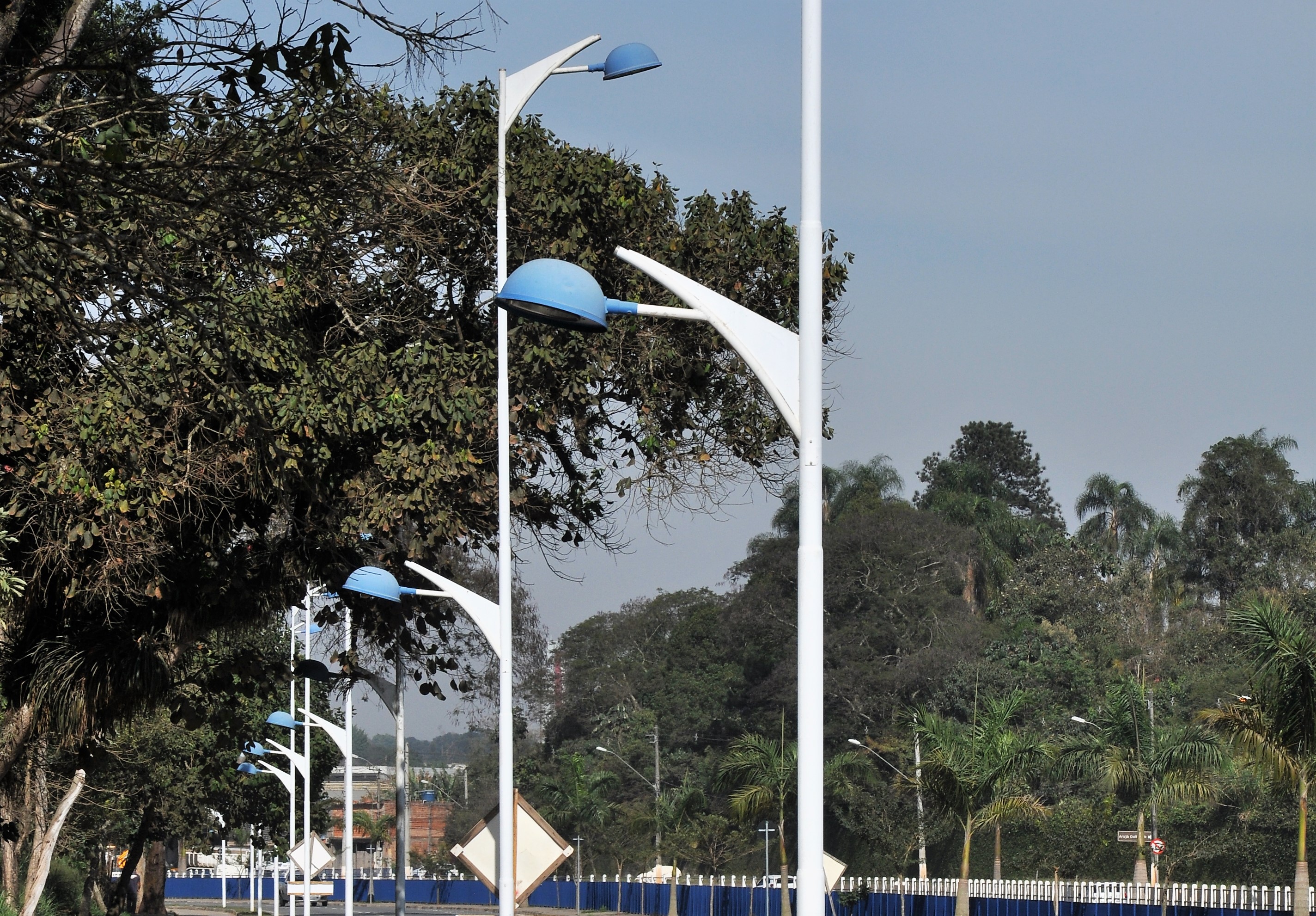 Reynaldinho sugere padronizar iluminação pública com braços de luz voltados às calçadas