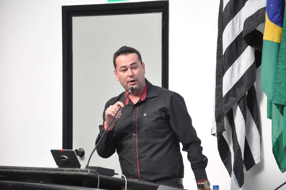 Dr. Marcelo Oliveira cobra atuação de funcionários comissionados da Prefeitura