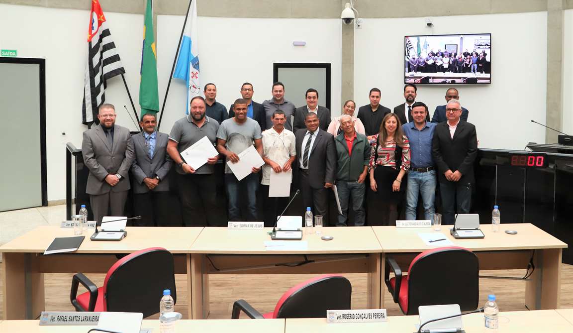 Garis são homenageados pela Câmara