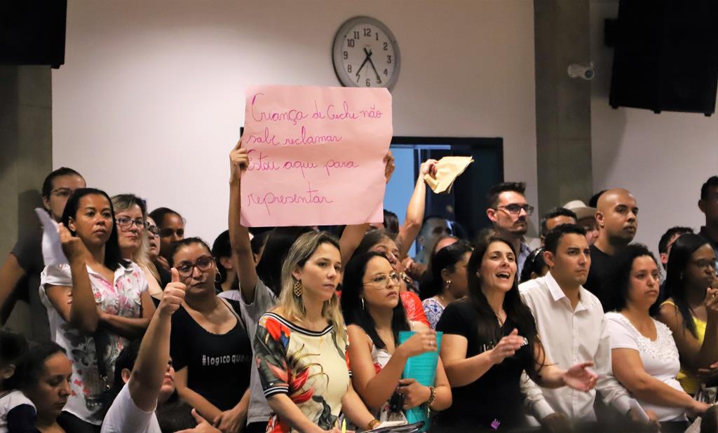 Terceirização das creches volta à pauta do Legislativo
