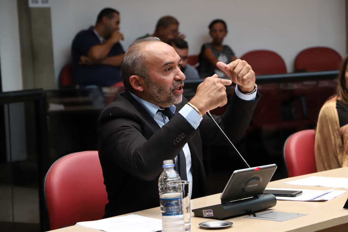 Vereadores acusam omissão do MP sobre estado de abandono de creches e escolas de Arujá