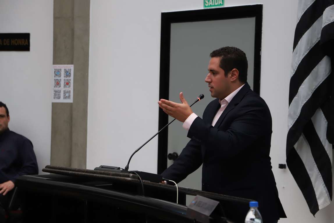 Prefeito veta projeto de Laranjeira de orientação profissional a crianças de 14 anos