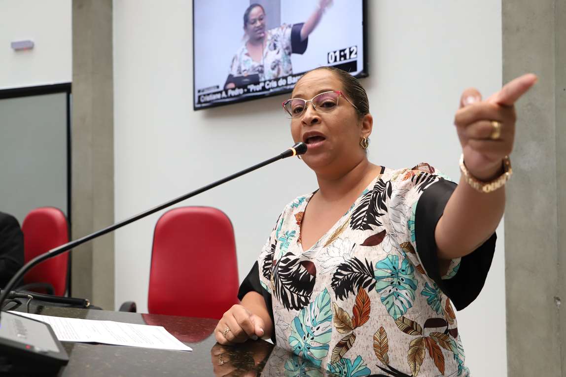 Profª Cris do Barreto destaca necessidade de reforço da segurança em escolas