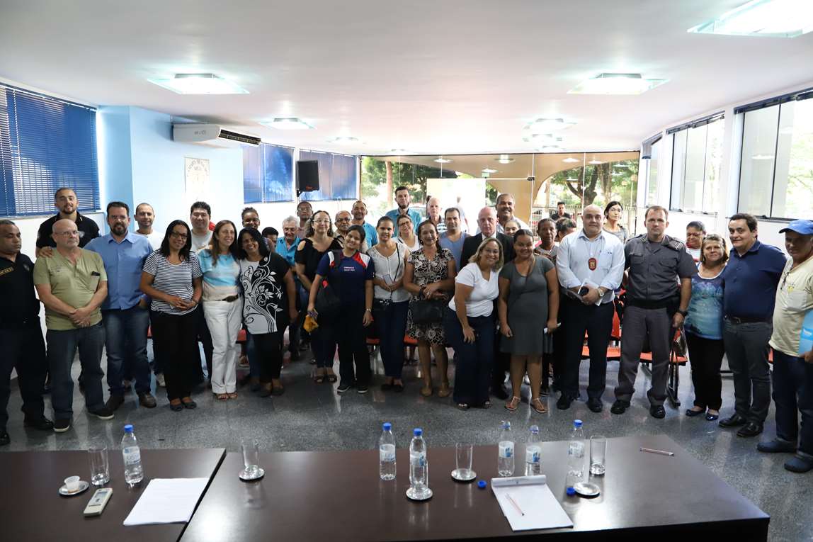 Câmara reúne autoridades e moradores do Jd. Emília e bairros para discutir segurança pública