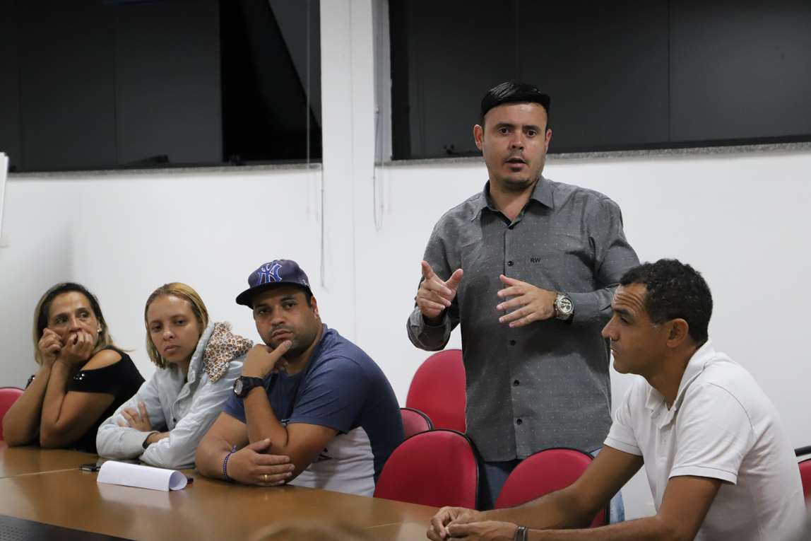 Paulinho Maiolino se reúne com munícipes na Câmara para debater segurança nos bairros