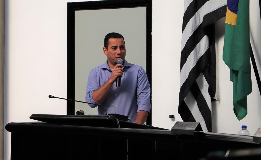 Caroba propõe Comissão Especial para tratar de problemas com iluminação pública em Arujá