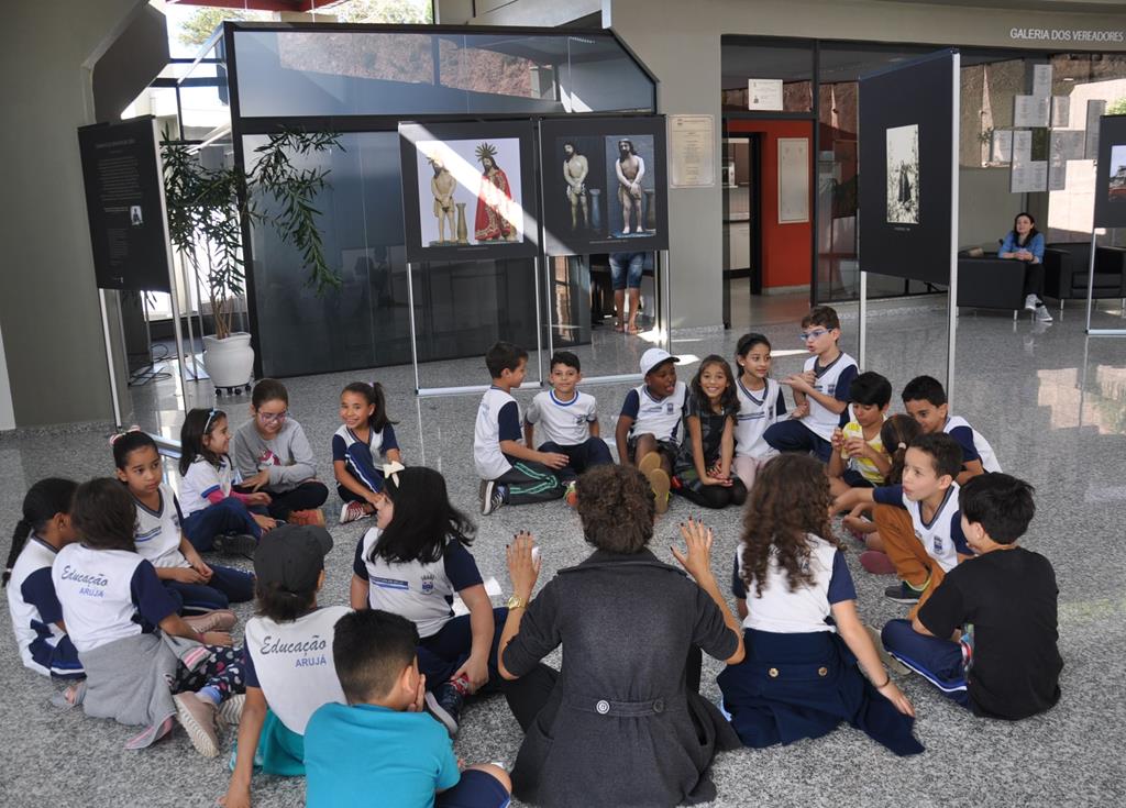 Público prestigia exposição Caminhos do Senhor Bom Jesus