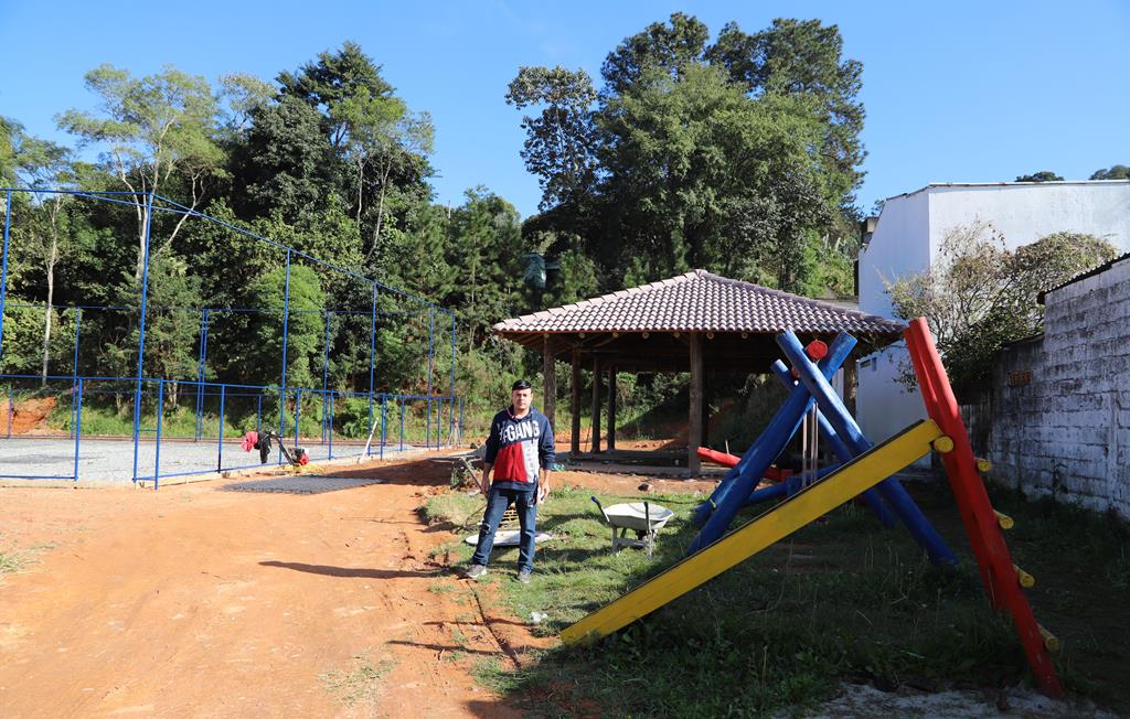Maiolino vistoria construção de área de lazer no Parque Nossa Senhora do Carmo