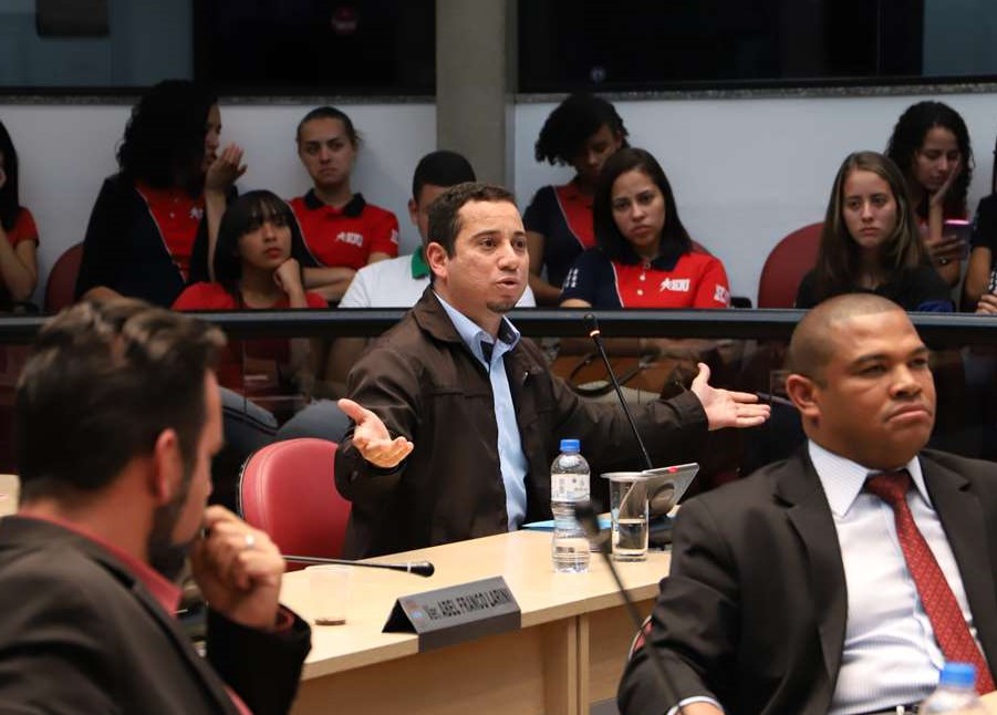 Caroba questiona Prefeitura sobre gasto de R$ 750 mil com publicidade