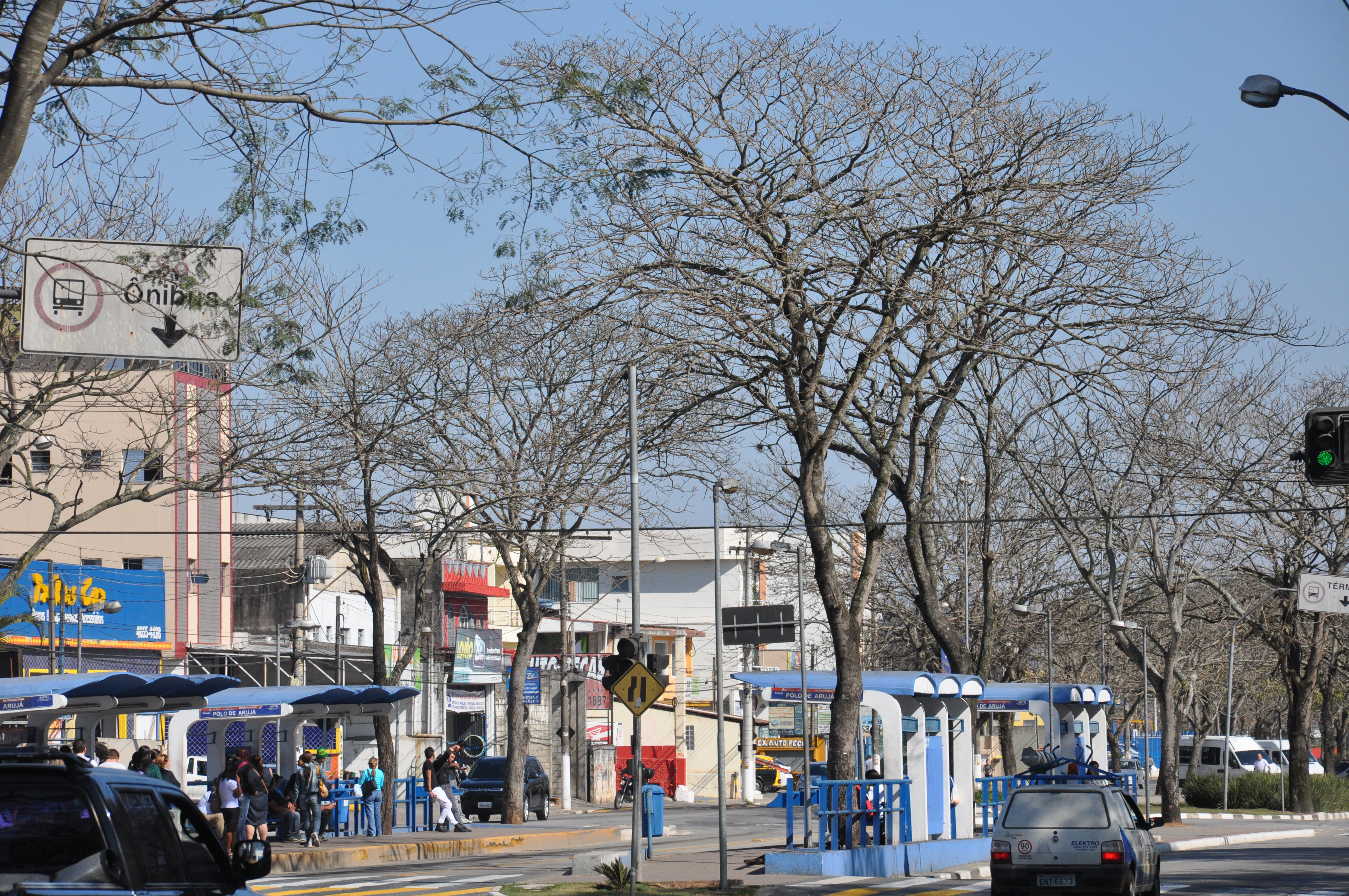 Arujá entra na fase amarela e regulamenta atuação de comércio em nova fase da quarentena