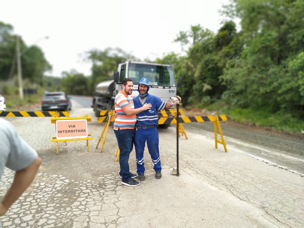 Laranjeira vistoria obras de asfaltamento que beneficiarão região do Jardim Emília