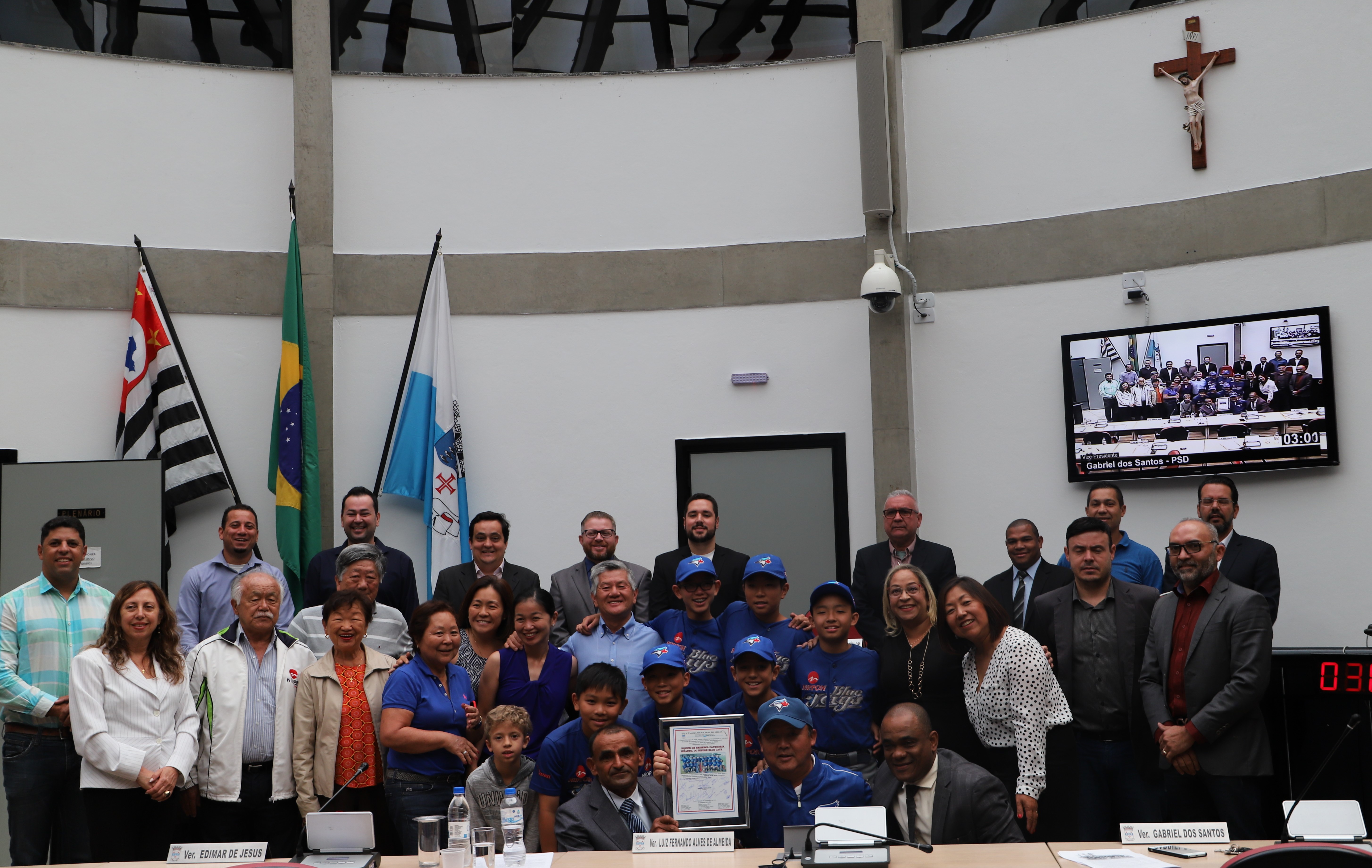 Equipe mirim de beisebol é homenageada por conquista de título nacional
