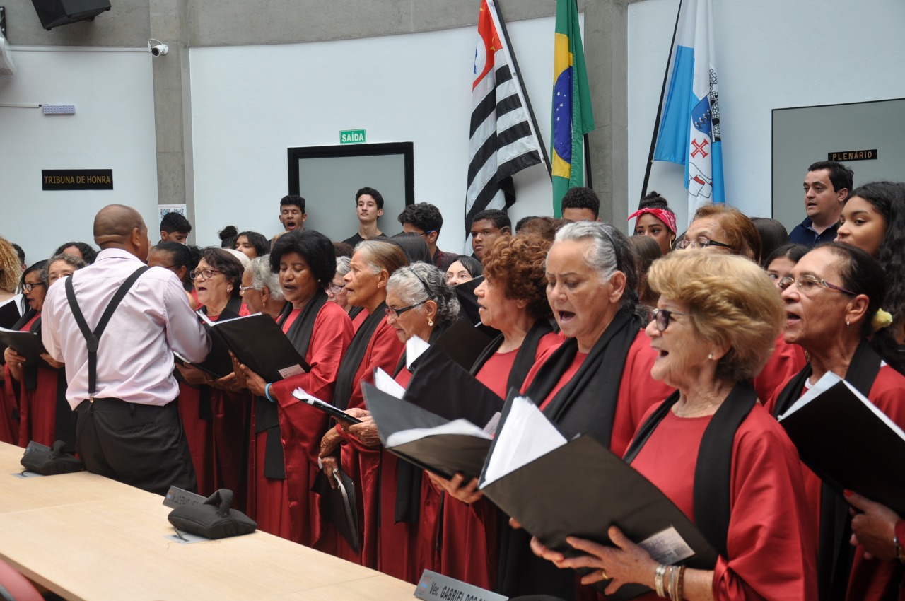 Cantata de Natal emociona o público na Câmara