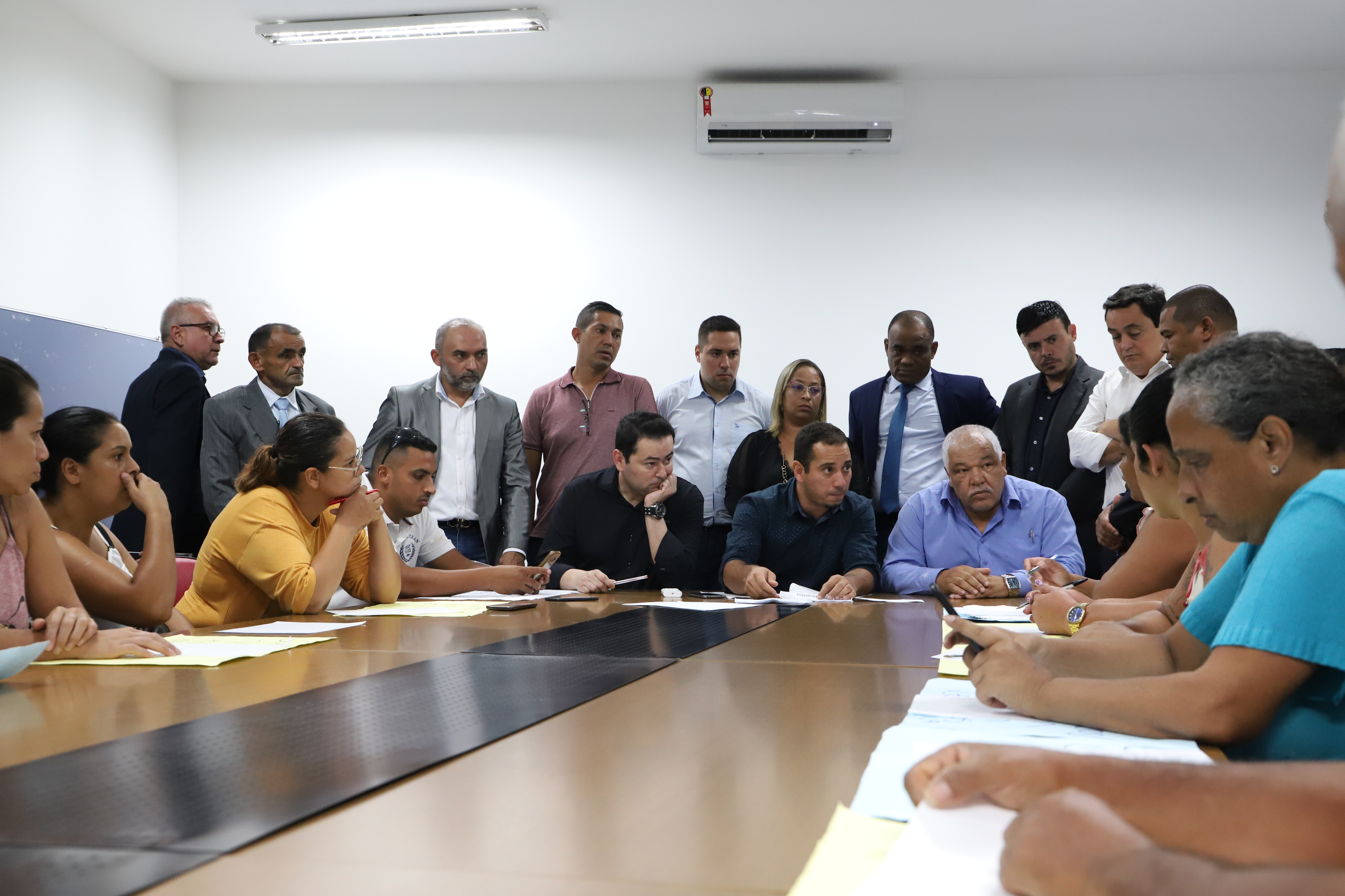 Câmara acolhe protesto de moradores do CDHU do Jd. Leika e media reunião com o estado