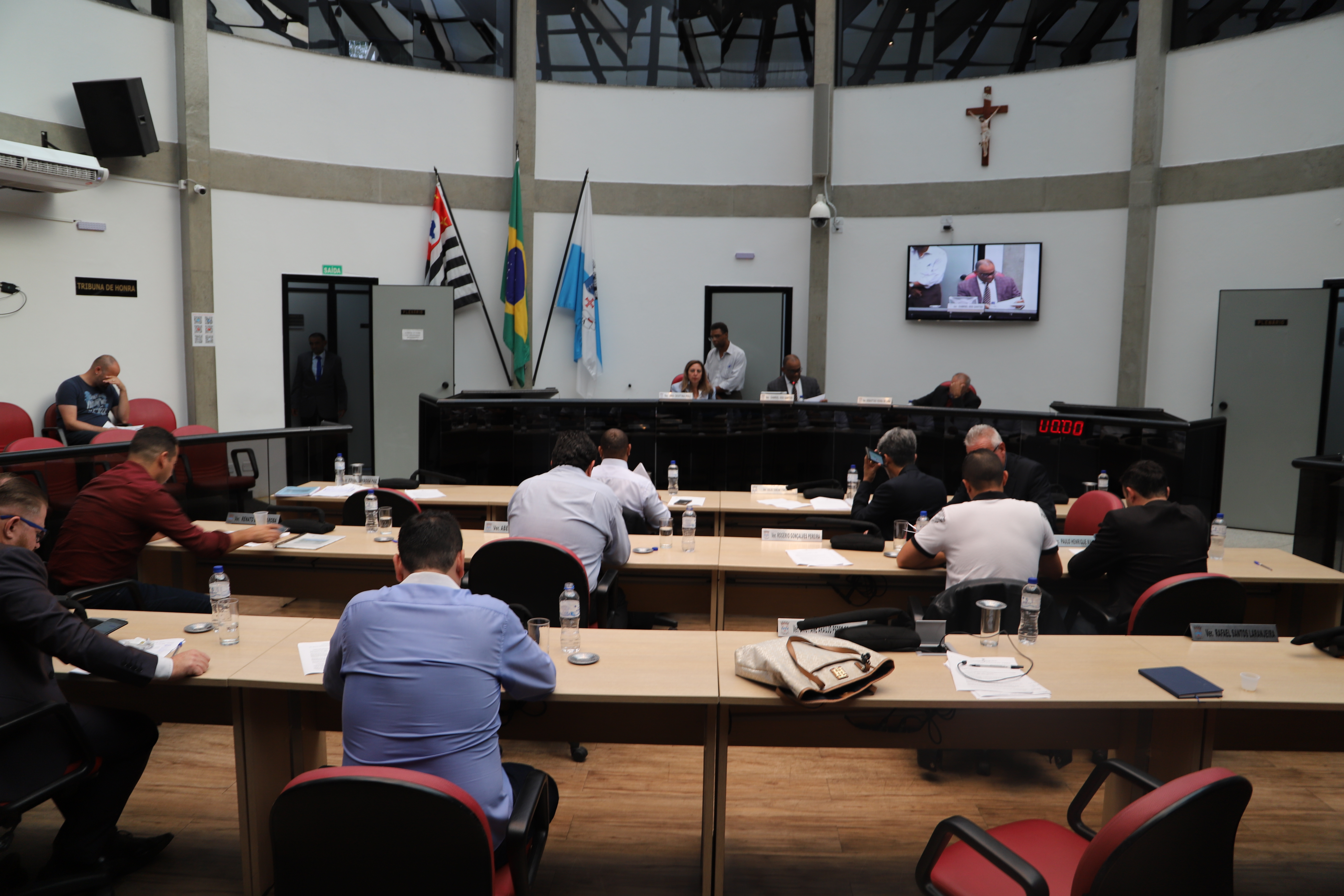 Vereadores aplaudem atuação de profissionais da saúde no enfrentamento do coronavírus