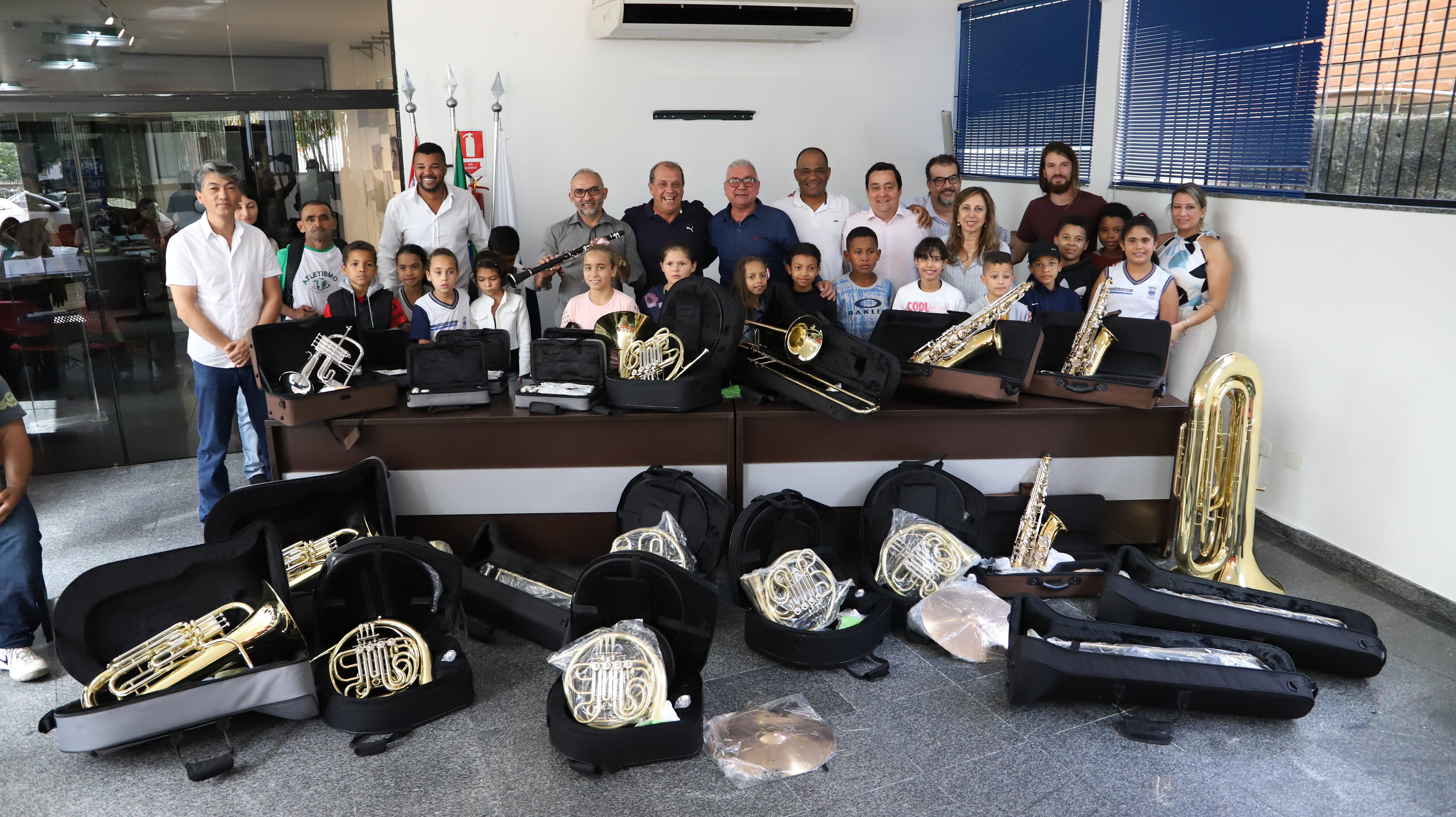 Com verbas impositivas, Legislativo garante 37 novos instrumentos musicais à Banda Municipal
