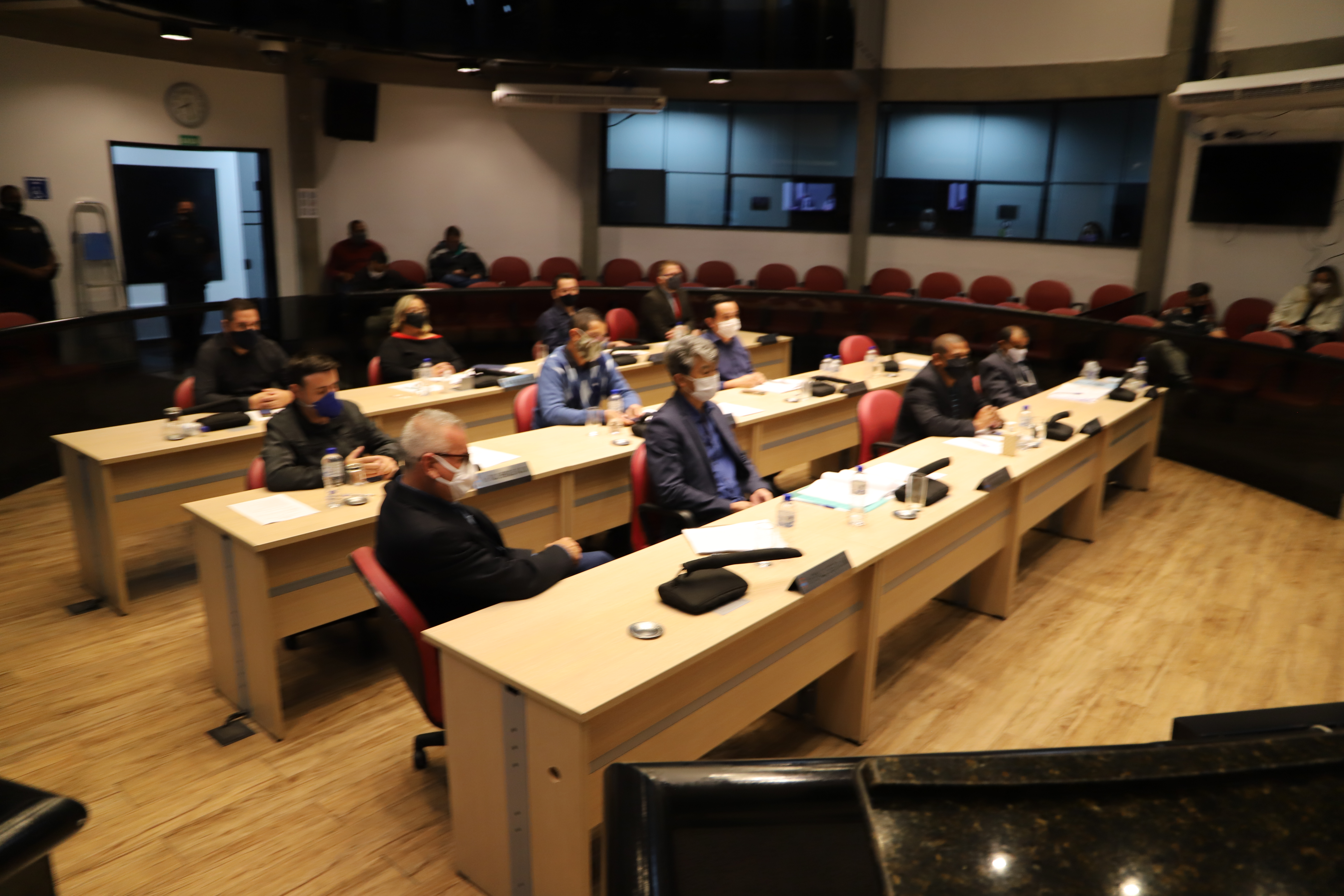 Câmara abre investigação para apurar conduta do Prefeito e do vice e verificar contratos da Prefeitura