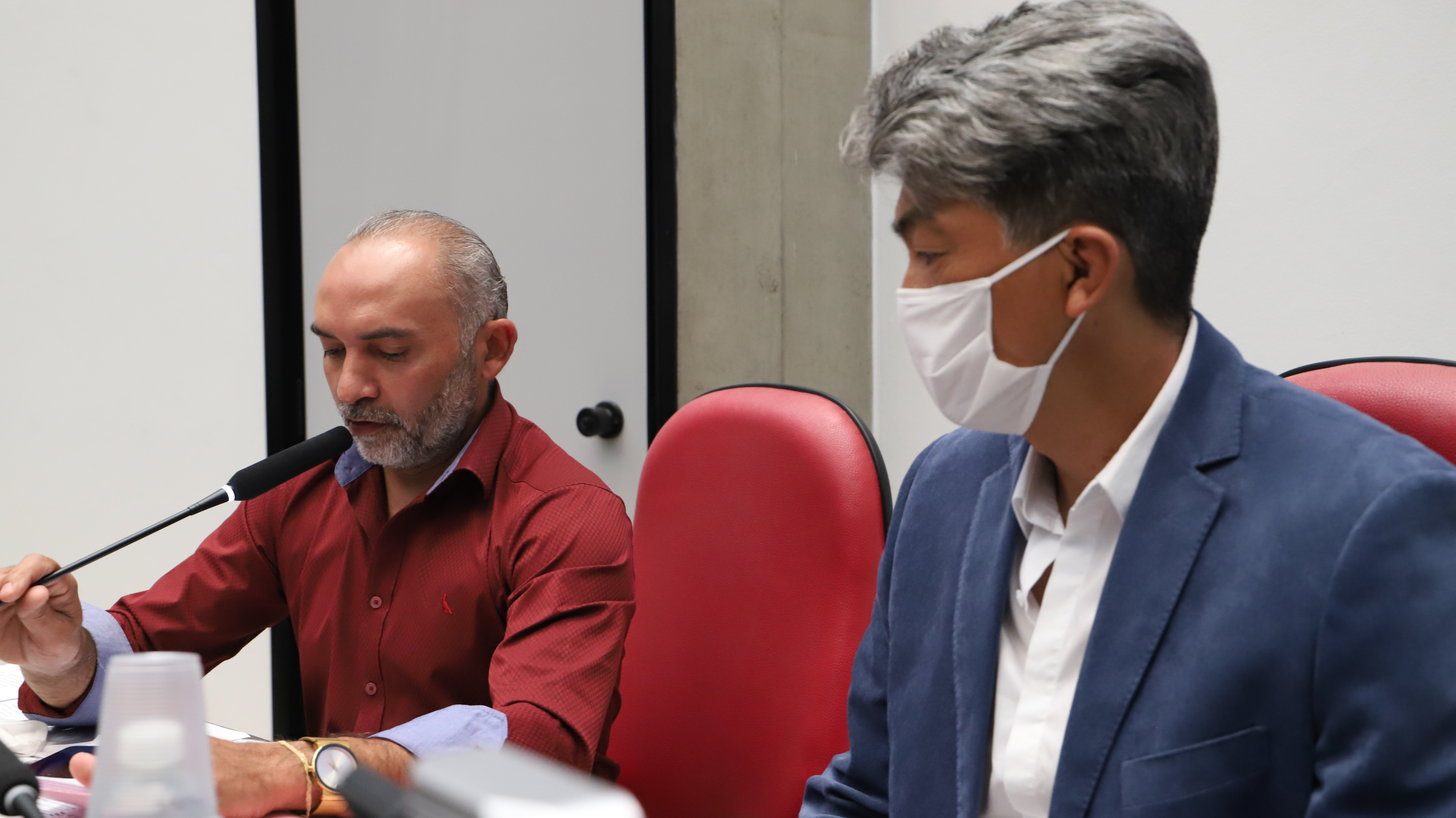 Justiça concede liminar a defesa do prefeito e oitiva é adiada