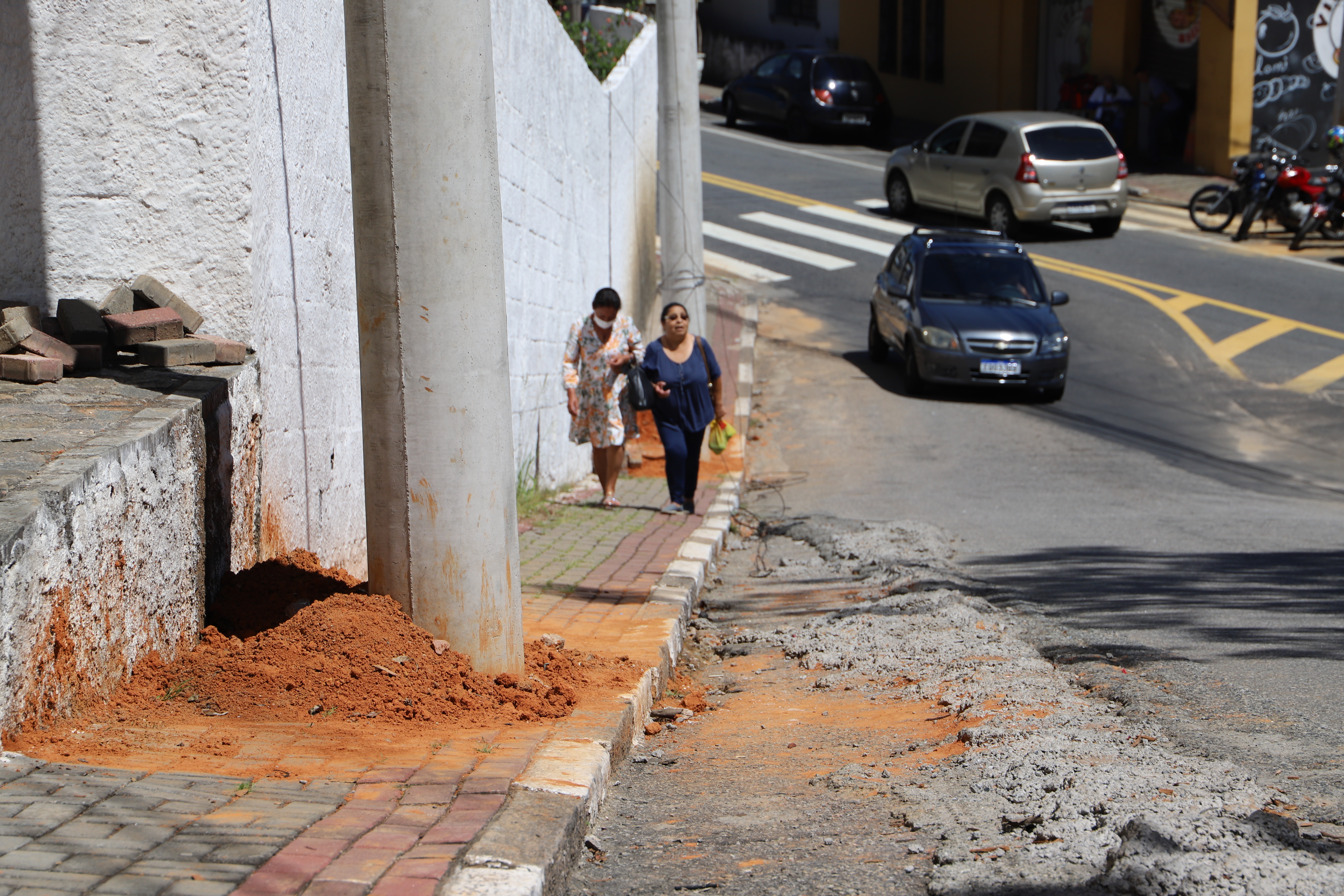 Elektro destrói mobilidade em calçadas do Centro, denunciam vereadores