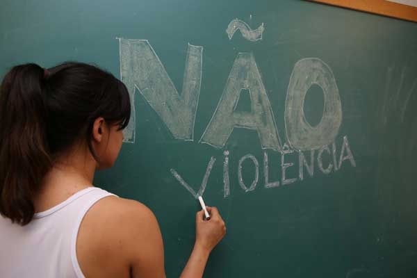 Agora é Lei: Arujá institui política de prevenção à violência contra educadores